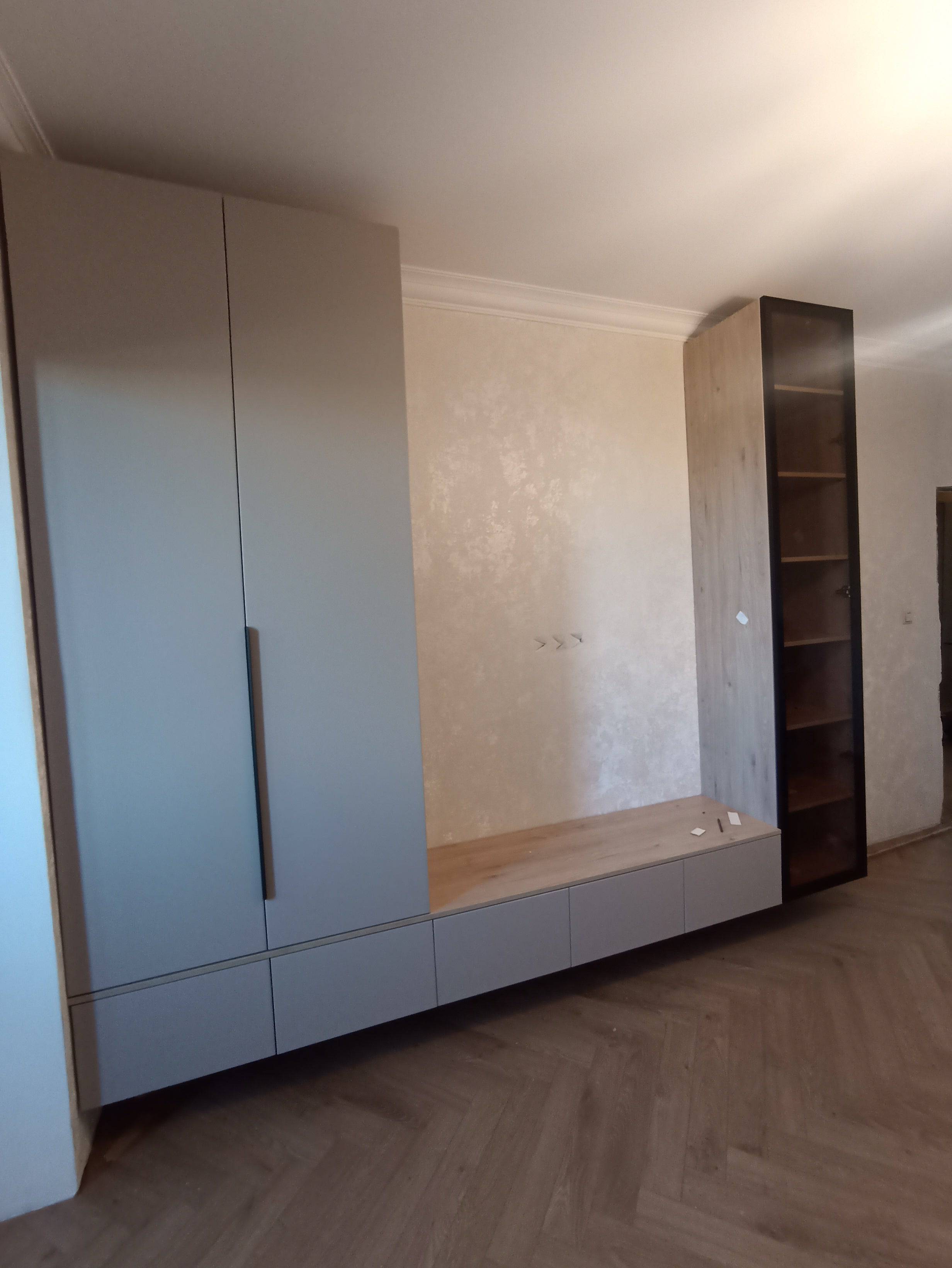 Fərdi Sifarişlə Hazırlanmış TV Stand — Gri + Meşə + Venge - Levent Mebel