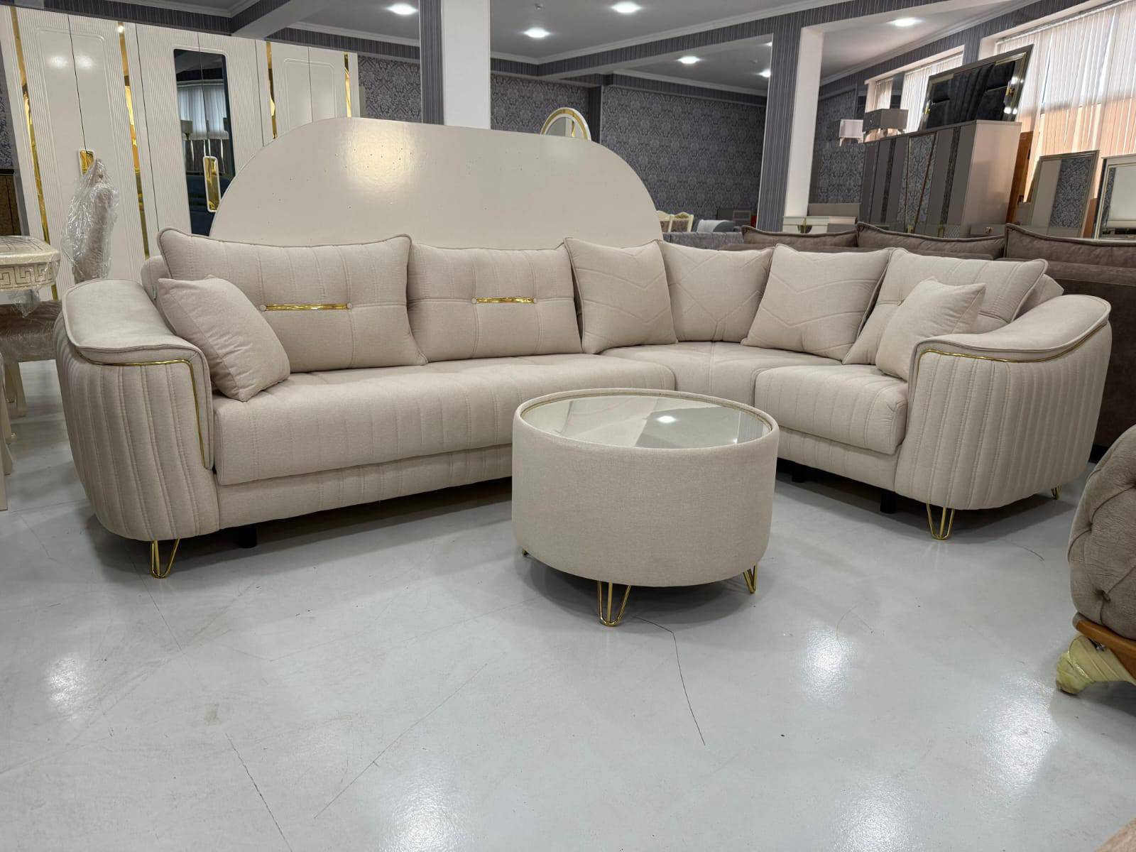 Lüks Künc Divan – Krem Rəng, Qızılı Detallar - Levent Mebel
