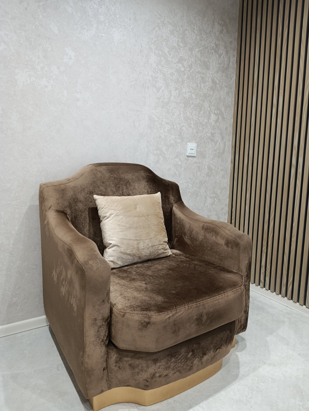 Luxury Divan Dəsti – 3+1+1 Oturma Qrupu (Qəhvəyi Məxmər) - Levent Mebel