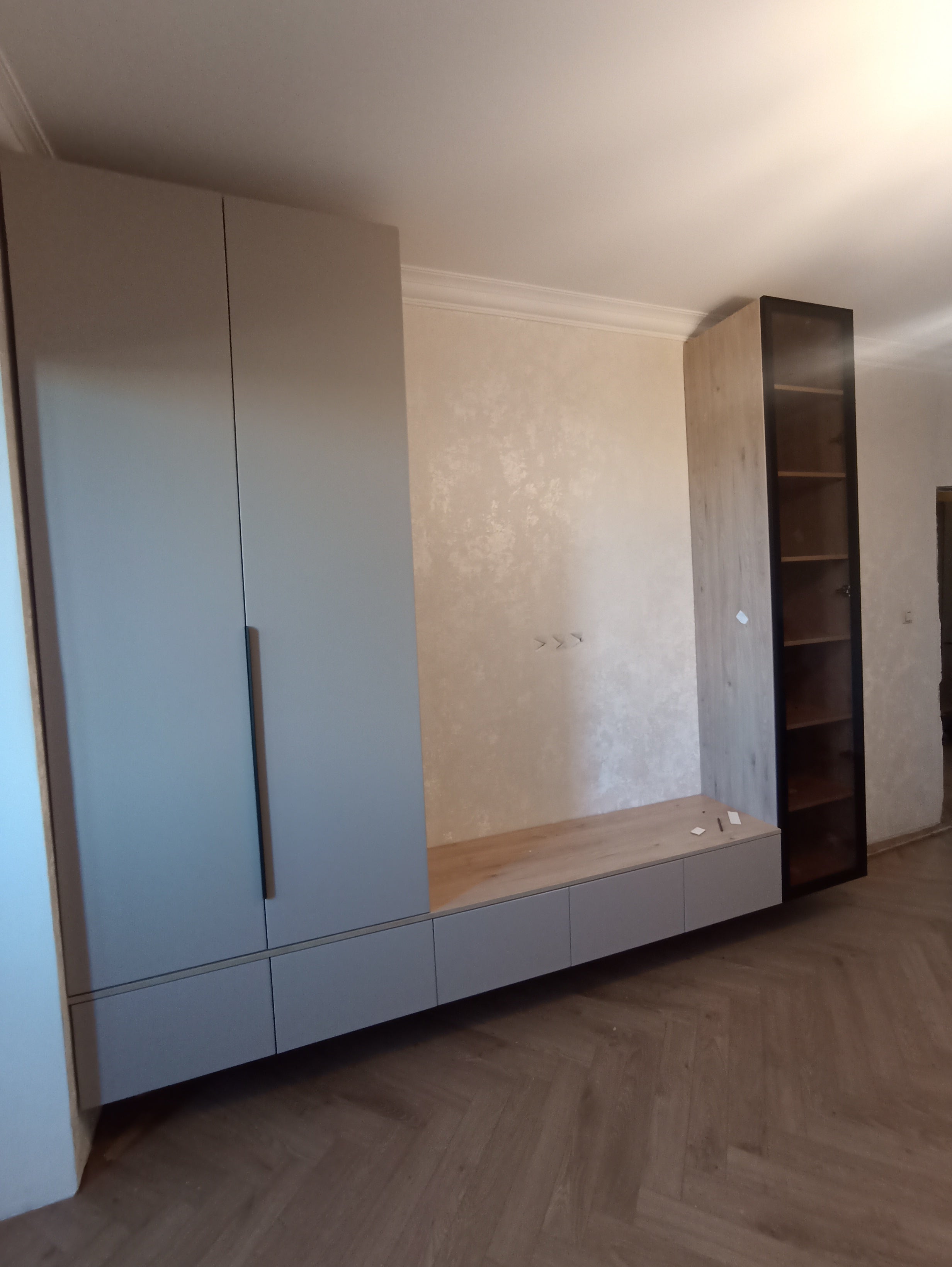 Fərdi Sifarişlə Hazırlanmış TV Stand — Gri + Meşə + Venge