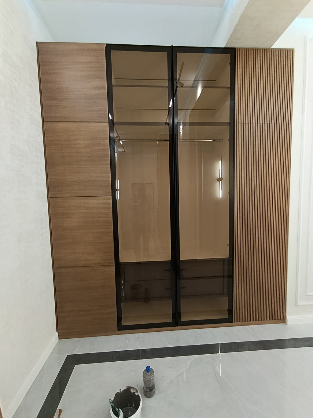 Şüşə Qapılı Paltar Dolabı – LED İşıqlı | Levent Mebel - Levent Mebel